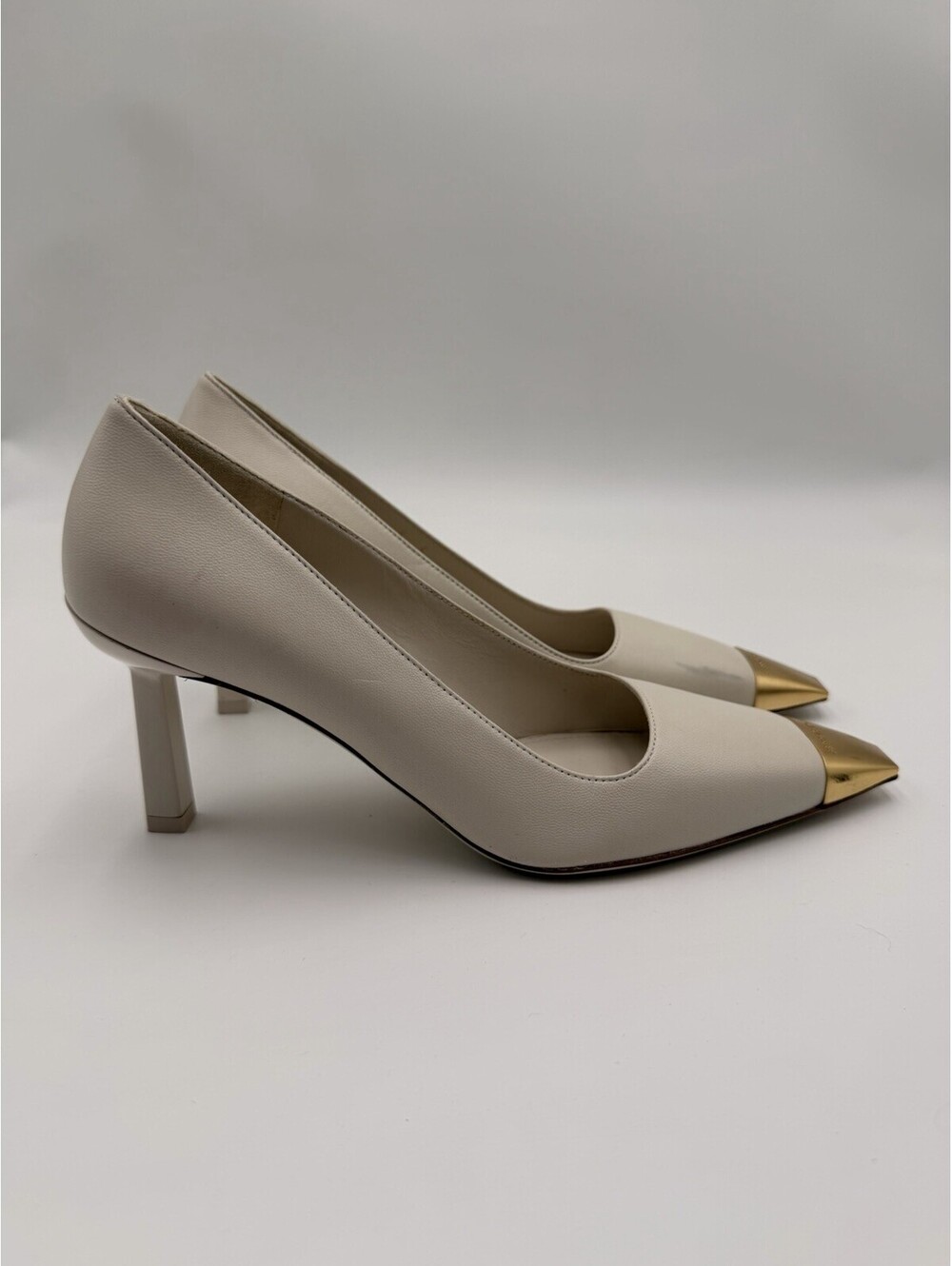 Women’s FERRAGAMO Amber 70mm Cream Leather Gold Metallic-Toe Pumps Heels Size 8
